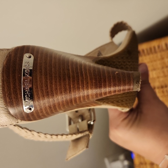 Michael Kors Juniper Sandals T-strap Thong Braided Woven Leather Cream size 10 - Picture 2 of 4